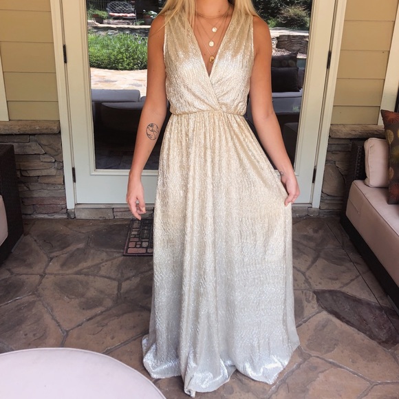 Lulus Dresses & Skirts - lulu’s gold shimmer formal dress